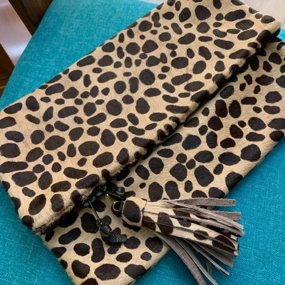 The loveCortnie foldover leopard clutch - Picture 2 of 7